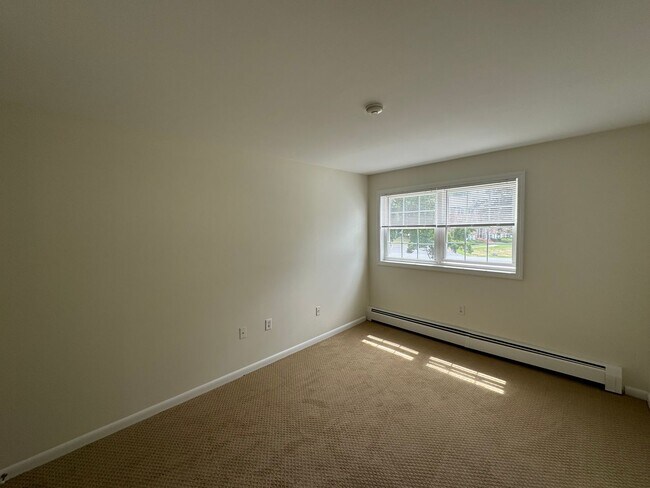 Building Photo - Bright and Spacious Corner Unit in North A...