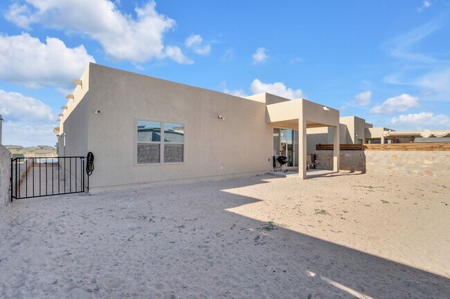 Building Photo - 12614 Amesbury