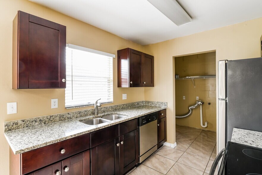 Building Photo - 13823 Pathfinder Dr