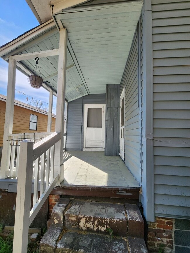 Building Photo - 312 McRae St