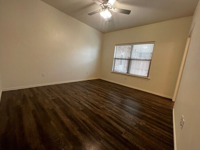 Building Photo - JULY PRE-LEASE! Spacious Townhome