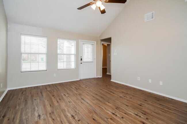 Building Photo - 5513 Rio Alamo St