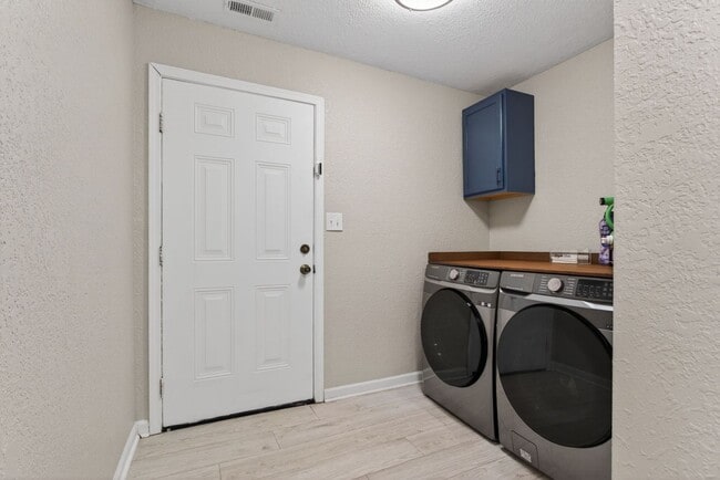 Building Photo - 2210 Pearl St