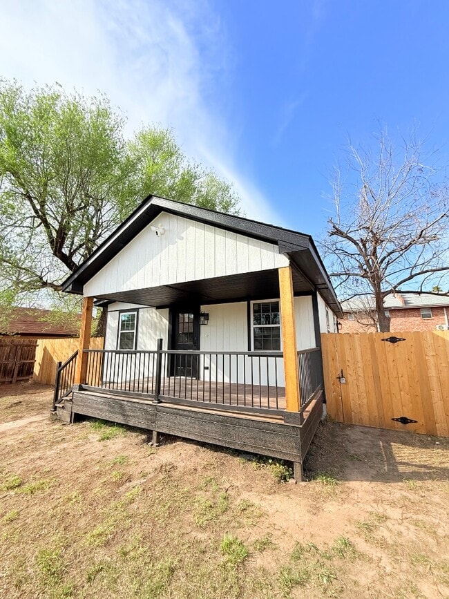 Building Photo - 5909 NW 40th St