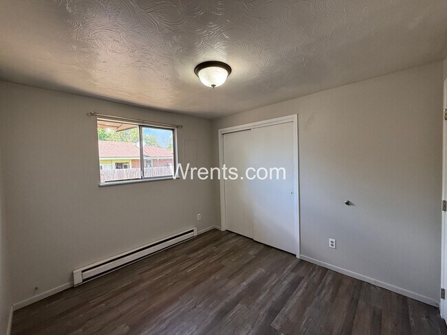 Building Photo - 2909-2911 E Rockwell