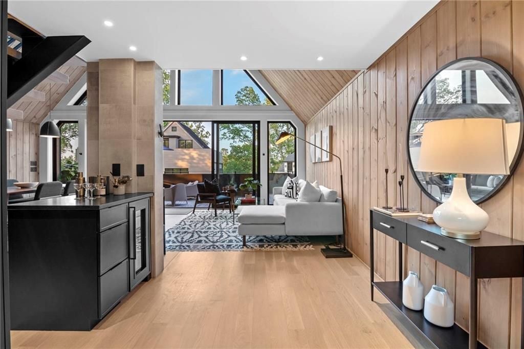 Building Photo - 1033 Reeder Cir NE