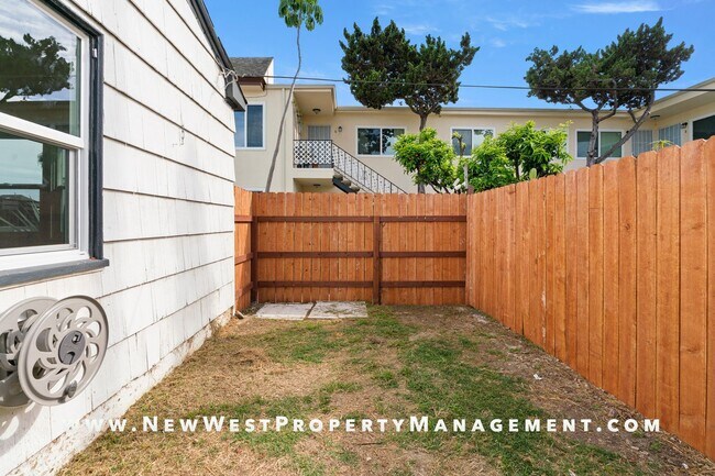 Building Photo - Recently Renovated University Heights 2 Bed 1 Bath with 2 off-street parking spaces! Pet OK!