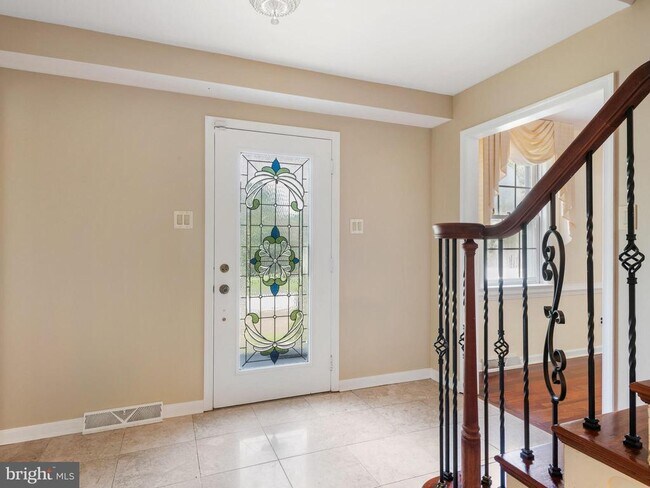 Building Photo - 612 Bough Rd