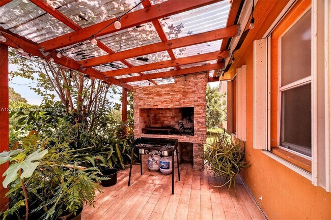 Building Photo - 685 SW 198th Terrace