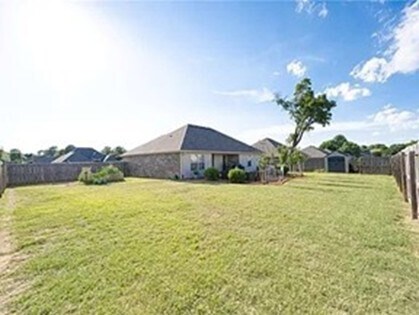 Building Photo - 1652 N Oakhaven Pl