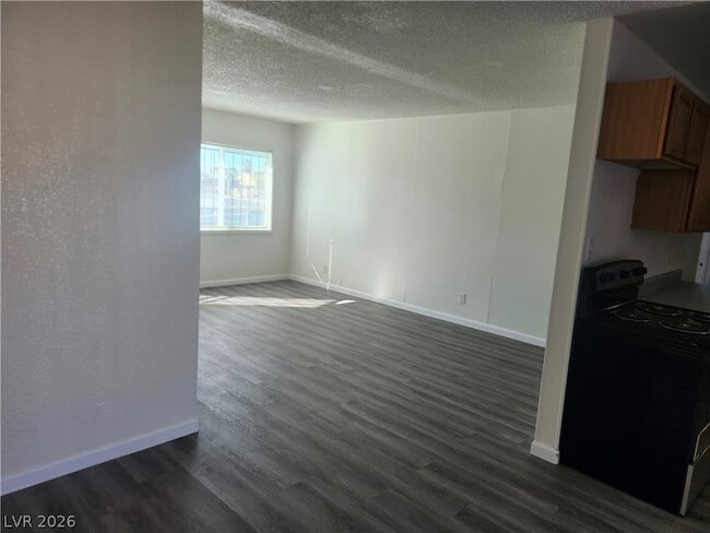 Building Photo - 2700 E Basswood Ave