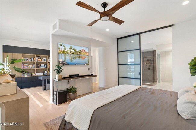 Building Photo - 7180 E Kierland Blvd