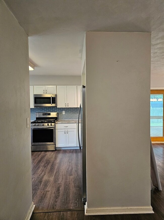 Building Photo - 803 Haskins Dr