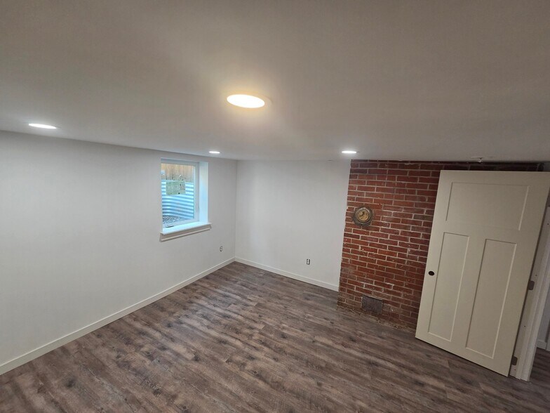 Building Photo - 445 20th St SE