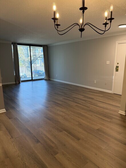 Building Photo - 3121 Patrick Henry Dr