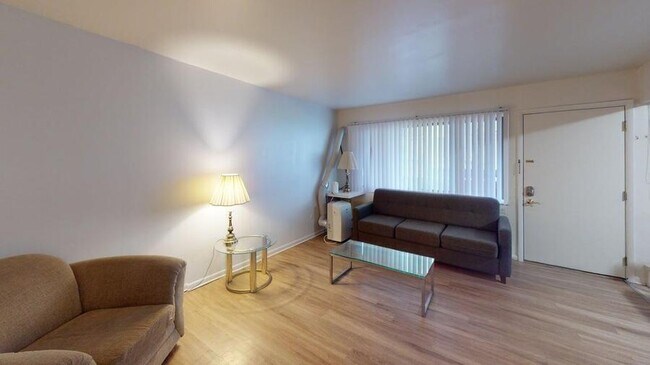 Building Photo - 839 Tappan-839-2