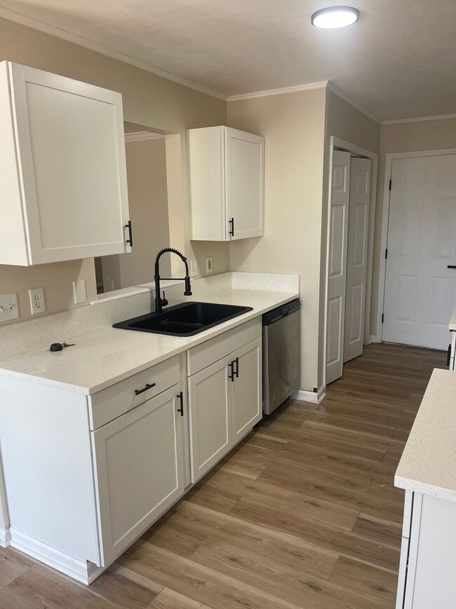 Building Photo - 2708 Henson Pl