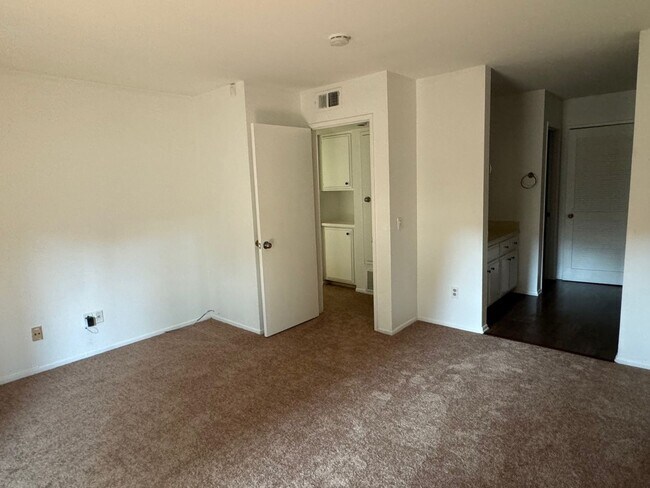 Building Photo - 7324 Quill Dr