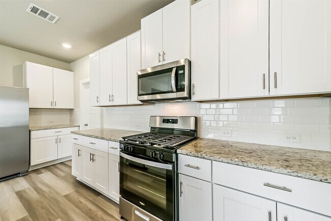 Building Photo - 18602 Etta Pnes Cir