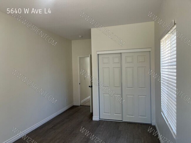 Building Photo - 5640 W Ave L4