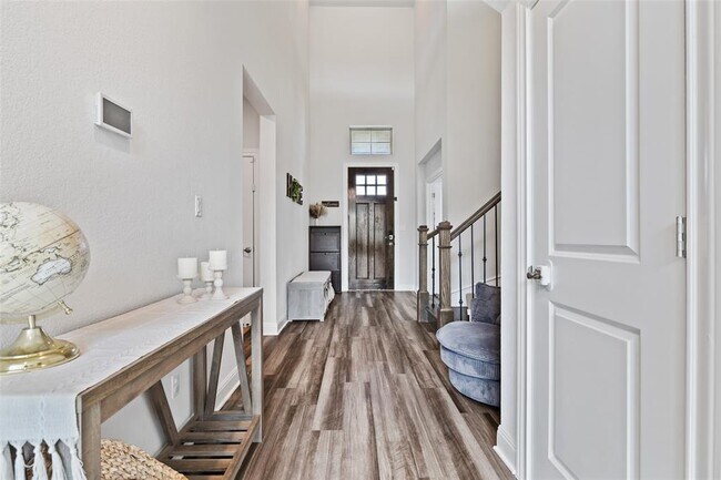 Building Photo - 134 Longmire Cv