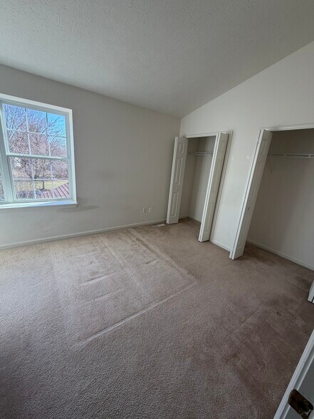 Building Photo - 1360 Meadow Run