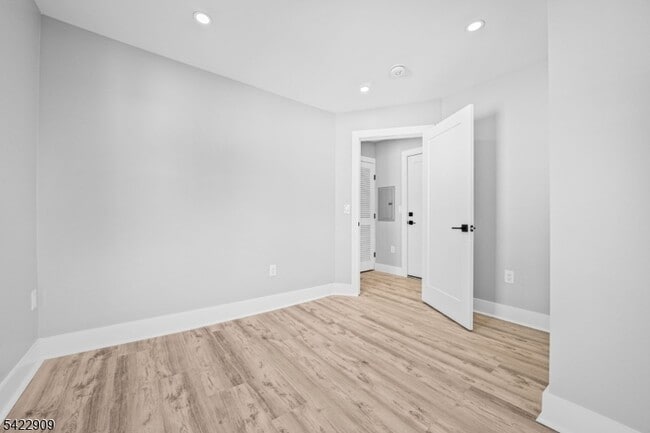 Building Photo - 100 Kansas St