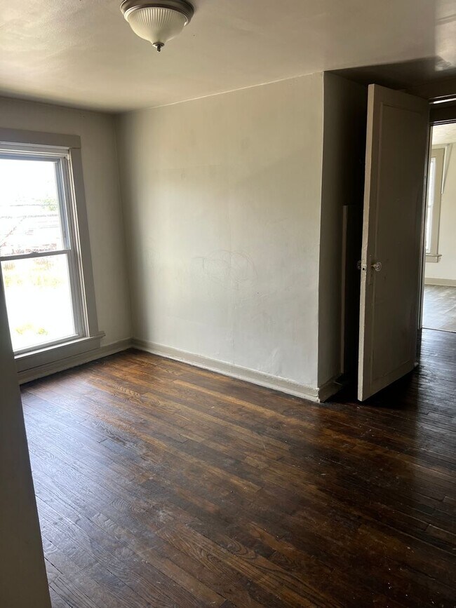 Building Photo - 302 Fairmont Ave