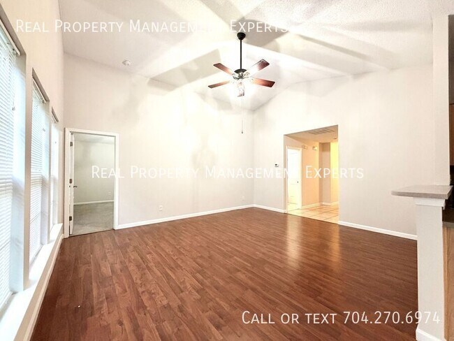 Building Photo - 112 Bosburg Dr