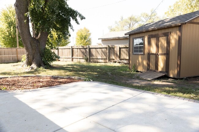 Building Photo - 3541 S Southwood Dr