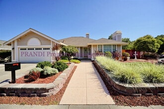 Building Photo - Modern Ranch Style Home on Corner Lot with Large Backyard