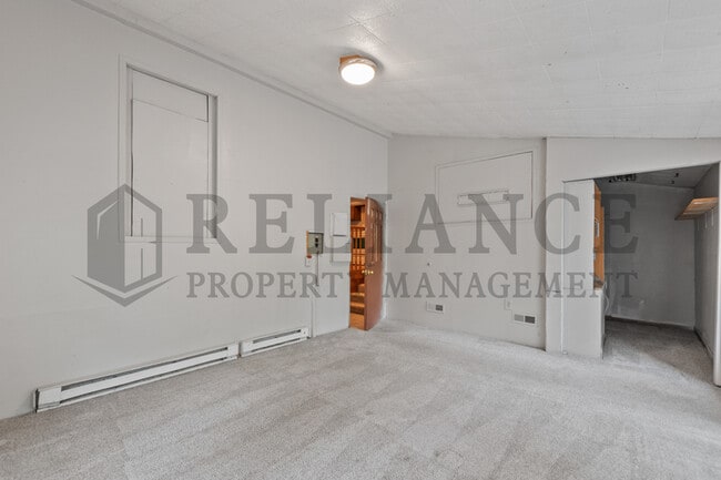 Building Photo - 719 S Glenn St