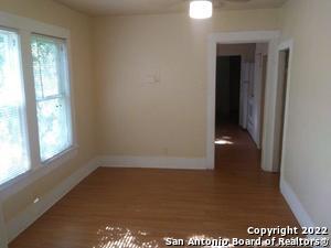 Building Photo - 905 W Lynwood Ave