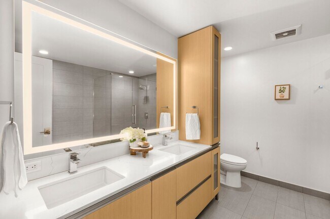 Building Photo - Great Nexus Condo For Rent