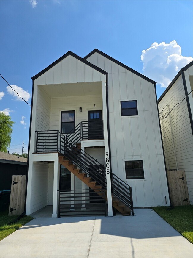 Building Photo - 9808 Pelsey St