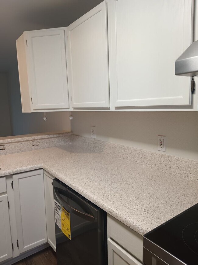 Building Photo - 3bed 2.5 bath Silverdale Rejuvinated Townhouse