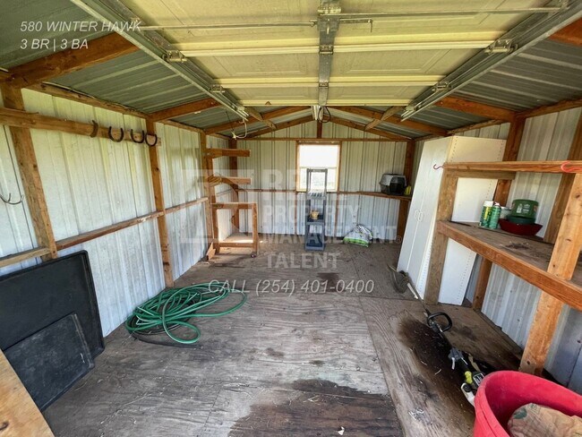 Building Photo - 3 Bedroom, 3 Bathroom Ranch Home with Barn...
