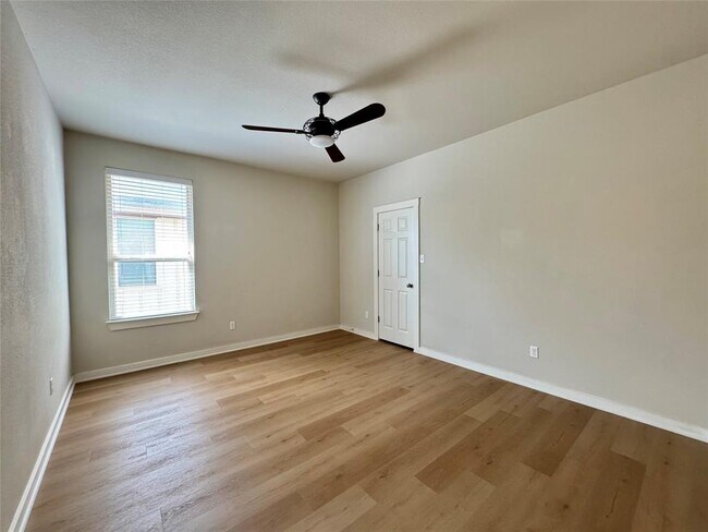 Building Photo - 4016 Kenter Crossing
