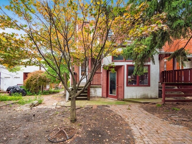 Building Photo - 1230 Indianola Ave