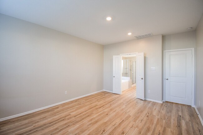 Building Photo - 3716 Vail Spgs Dr