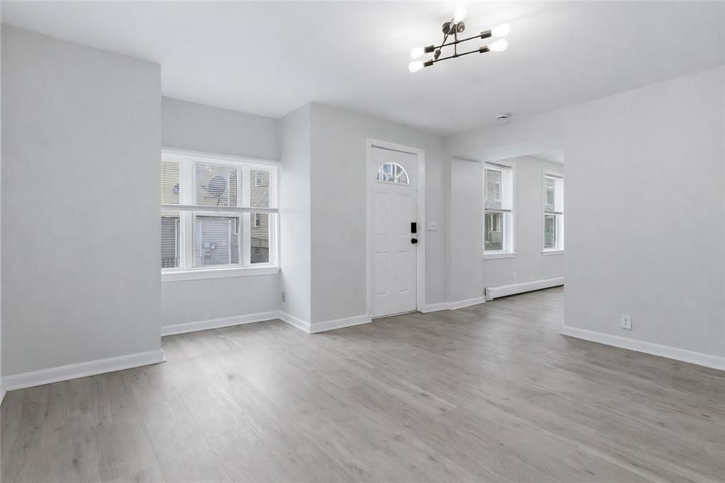 Building Photo - 92 Sylvian St