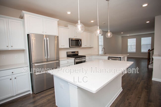 Building Photo - 13 Verona Ln