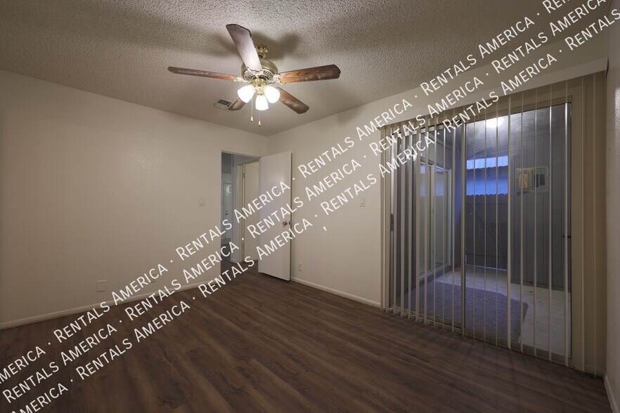 Building Photo - 9029 W Elm St