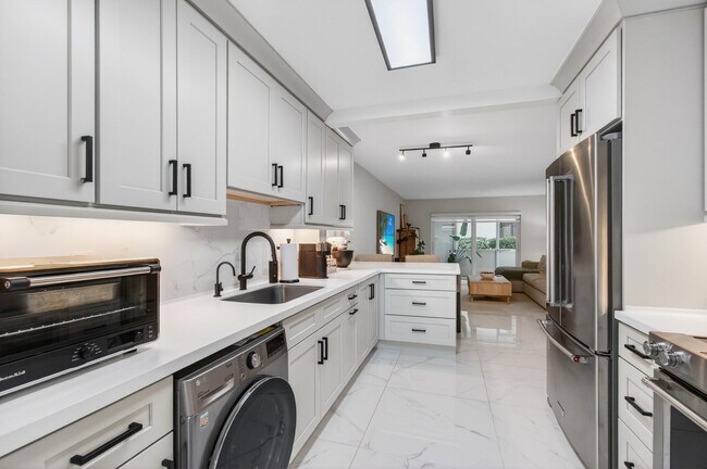 Building Photo - 322 N Federal Hwy