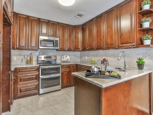 Building Photo - 12514 Kingsride Ln