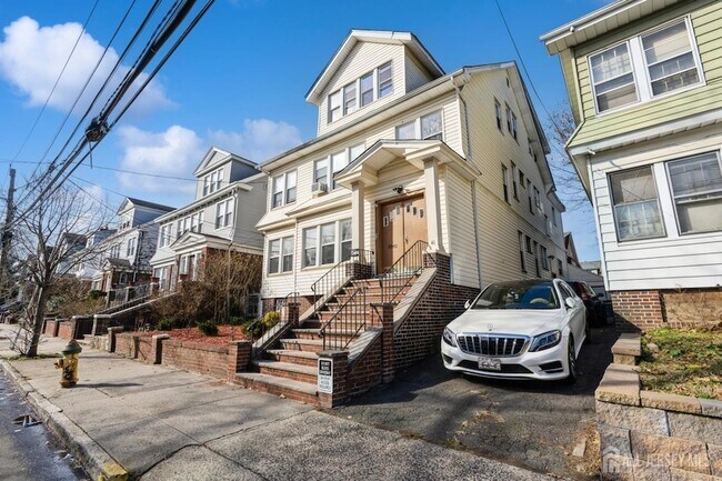 Building Photo - 41-43 Poe Avenue Unit