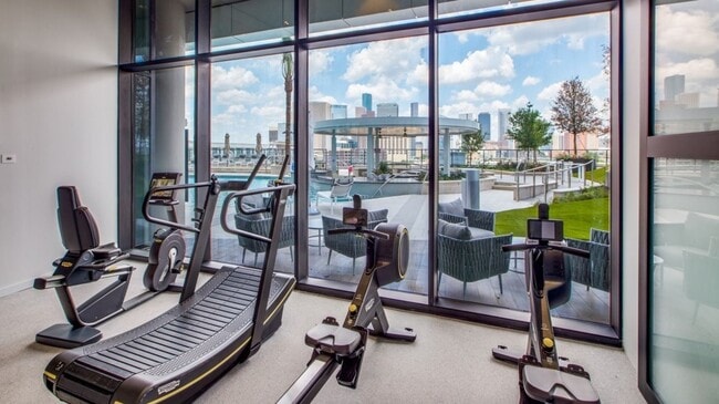 Building Photo - 2850 Fannin St