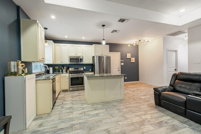 Building Photo - 200 Wallen St