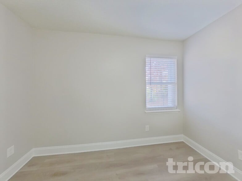 Building Photo - 5801 Leaf Ct
