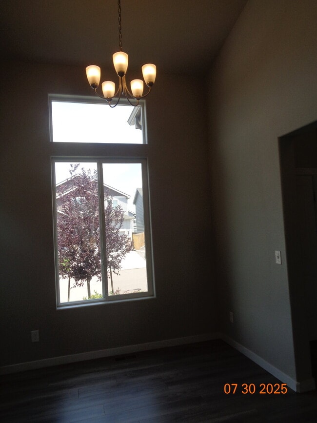 Building Photo - Great neighborhood! with open space and wa...